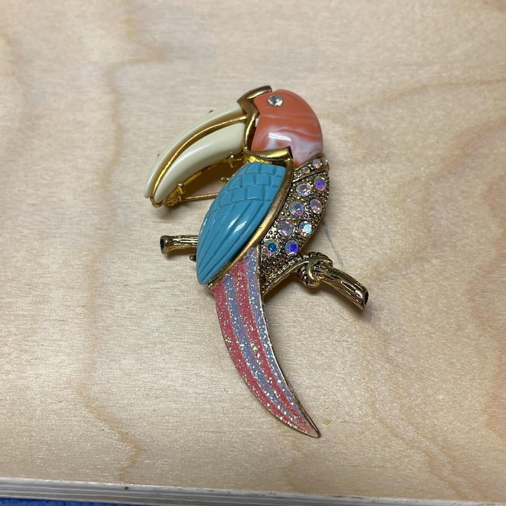 Vintage Hattie Carnegie, cockatoo pendant, not signed rare